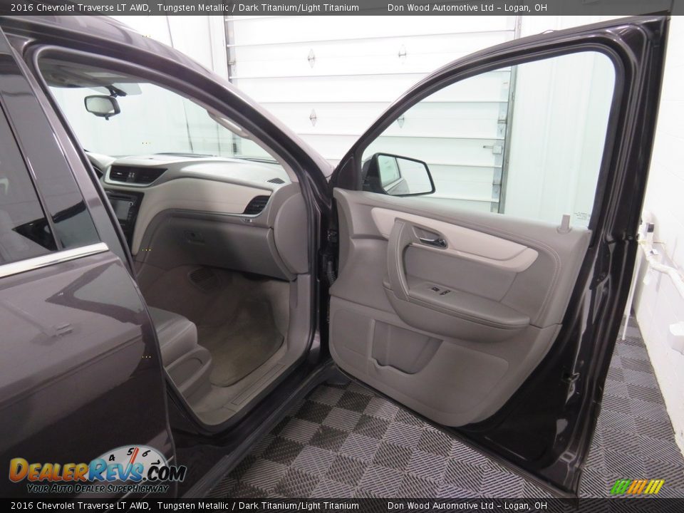 2016 Chevrolet Traverse LT AWD Tungsten Metallic / Dark Titanium/Light Titanium Photo #35