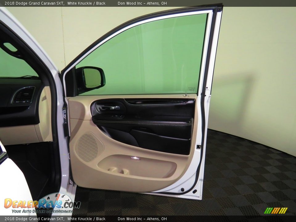 2018 Dodge Grand Caravan SXT White Knuckle / Black Photo #24