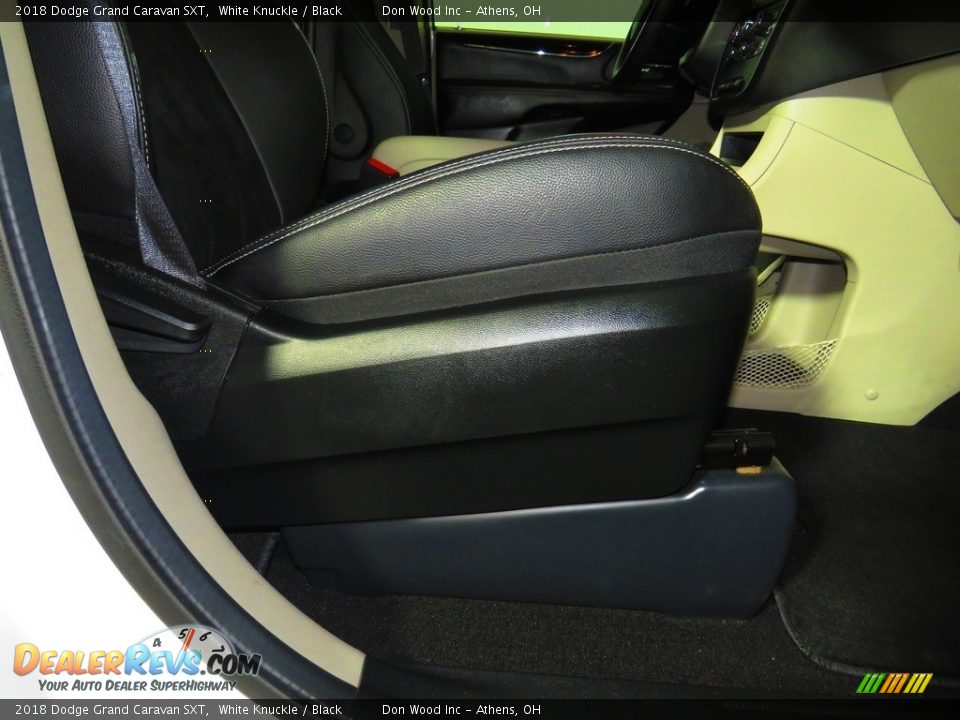2018 Dodge Grand Caravan SXT White Knuckle / Black Photo #25