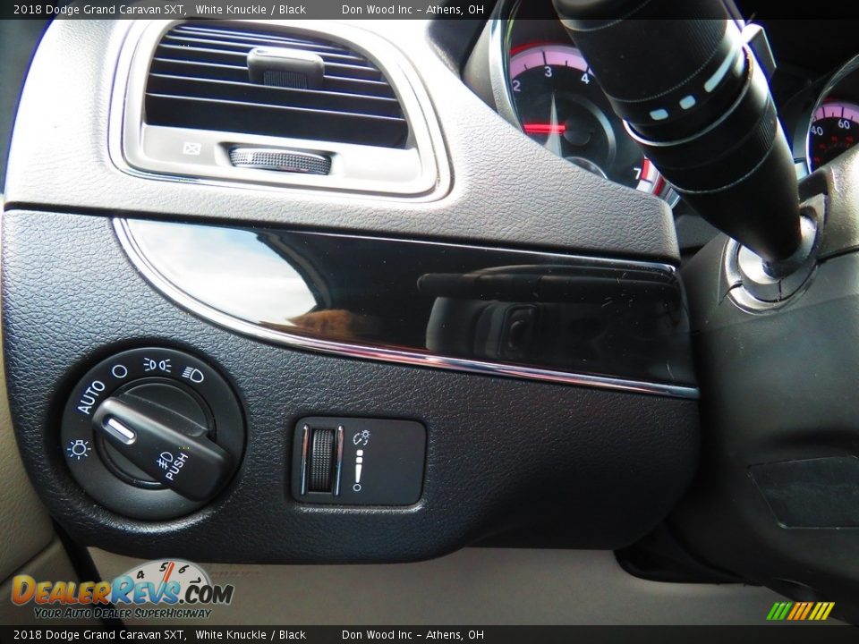 2018 Dodge Grand Caravan SXT White Knuckle / Black Photo #33