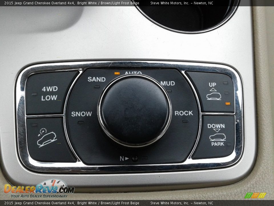 2015 Jeep Grand Cherokee Overland 4x4 Bright White / Brown/Light Frost Beige Photo #32