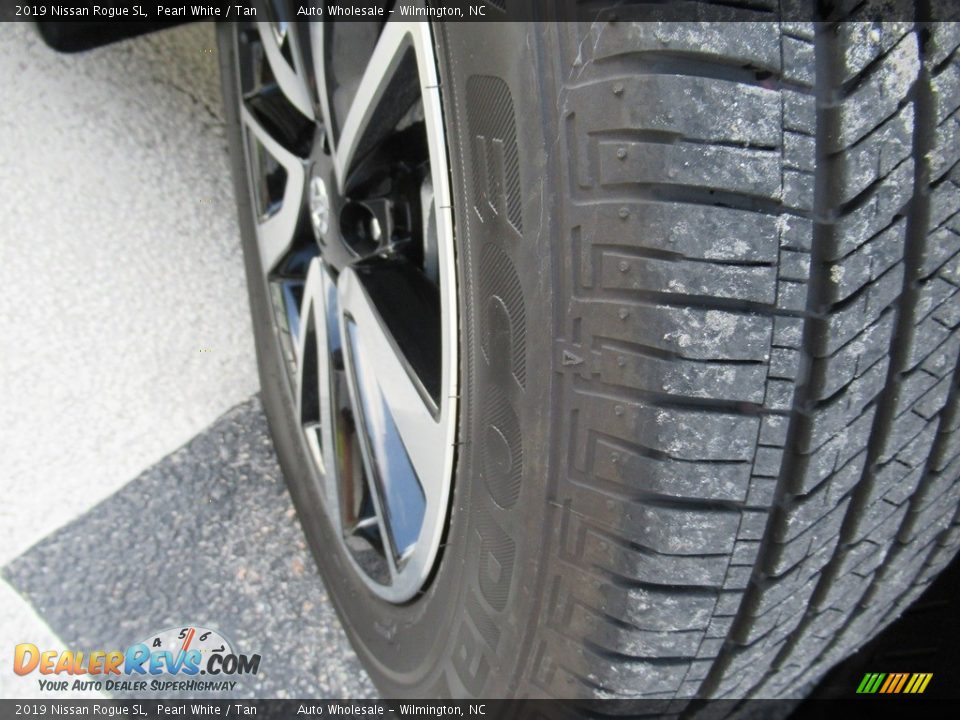2019 Nissan Rogue SL Pearl White / Tan Photo #8