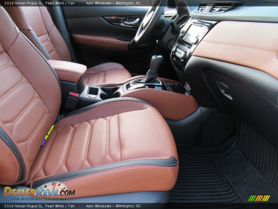 2019 Nissan Rogue SL Pearl White / Tan Photo #12