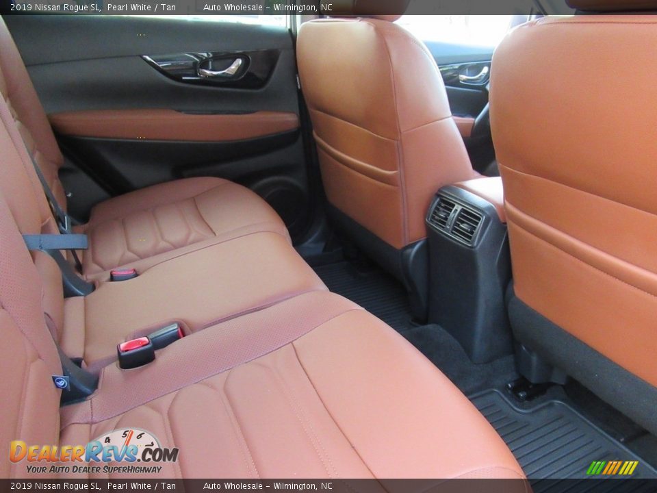 2019 Nissan Rogue SL Pearl White / Tan Photo #13