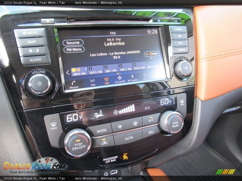 2019 Nissan Rogue SL Pearl White / Tan Photo #19