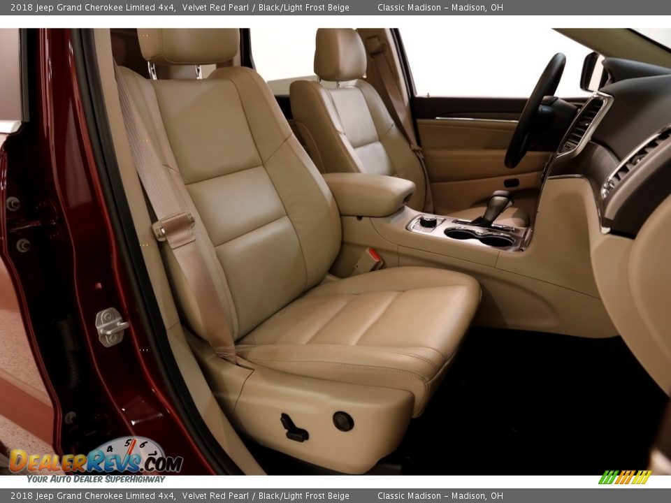 2018 Jeep Grand Cherokee Limited 4x4 Velvet Red Pearl / Black/Light Frost Beige Photo #17
