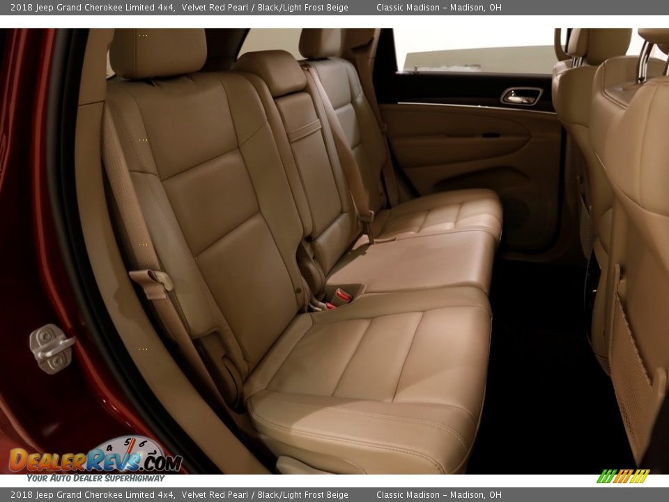 2018 Jeep Grand Cherokee Limited 4x4 Velvet Red Pearl / Black/Light Frost Beige Photo #18