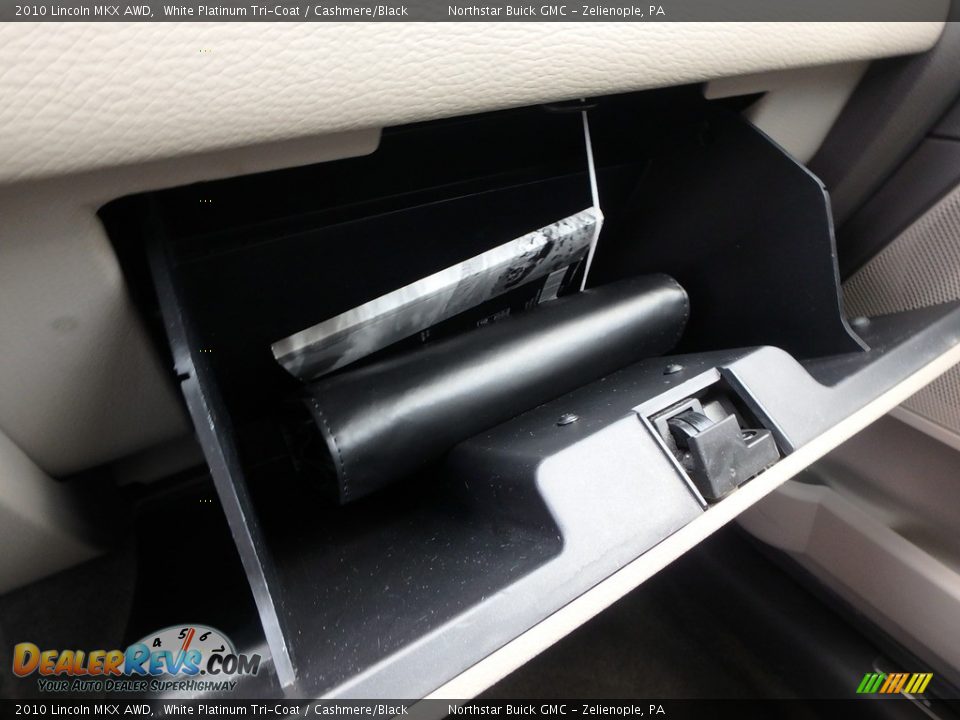 2010 Lincoln MKX AWD White Platinum Tri-Coat / Cashmere/Black Photo #26