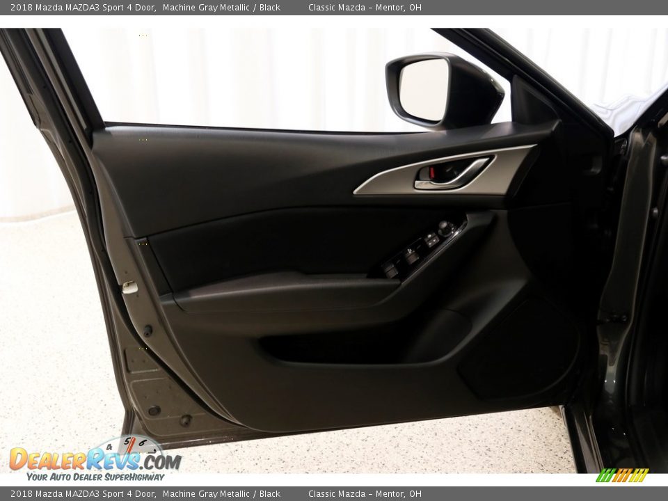 2018 Mazda MAZDA3 Sport 4 Door Machine Gray Metallic / Black Photo #4