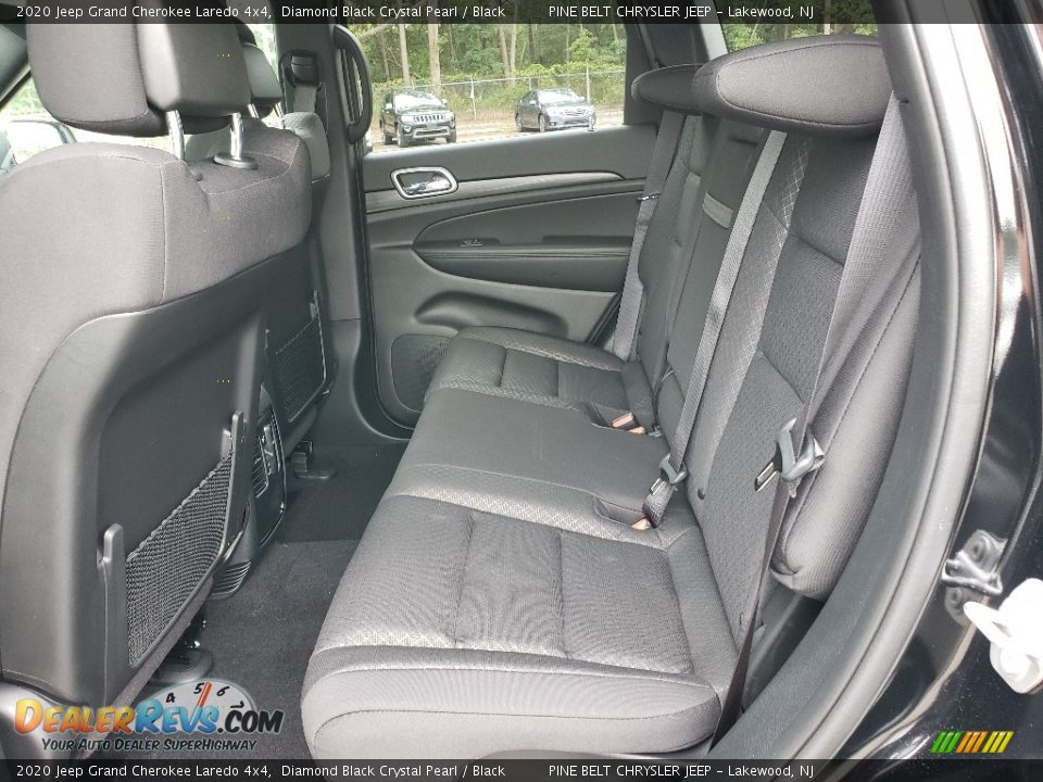 2020 Jeep Grand Cherokee Laredo 4x4 Diamond Black Crystal Pearl / Black Photo #6