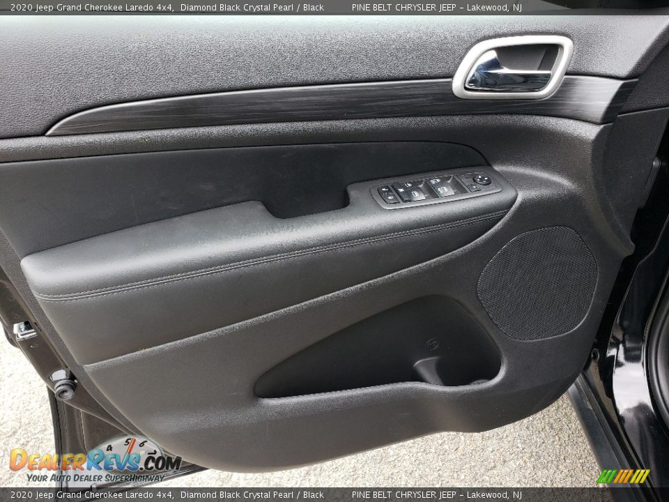 2020 Jeep Grand Cherokee Laredo 4x4 Diamond Black Crystal Pearl / Black Photo #8