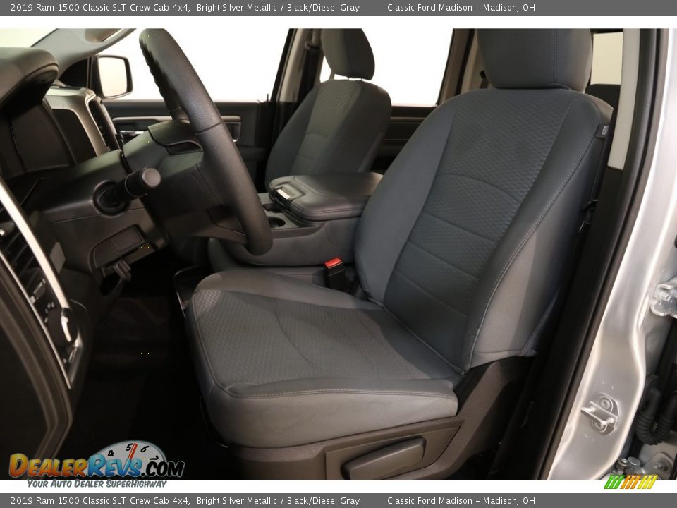2019 Ram 1500 Classic SLT Crew Cab 4x4 Bright Silver Metallic / Black/Diesel Gray Photo #5