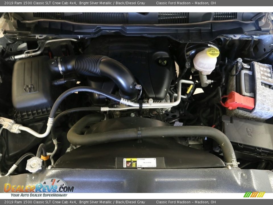 2019 Ram 1500 Classic SLT Crew Cab 4x4 Bright Silver Metallic / Black/Diesel Gray Photo #18