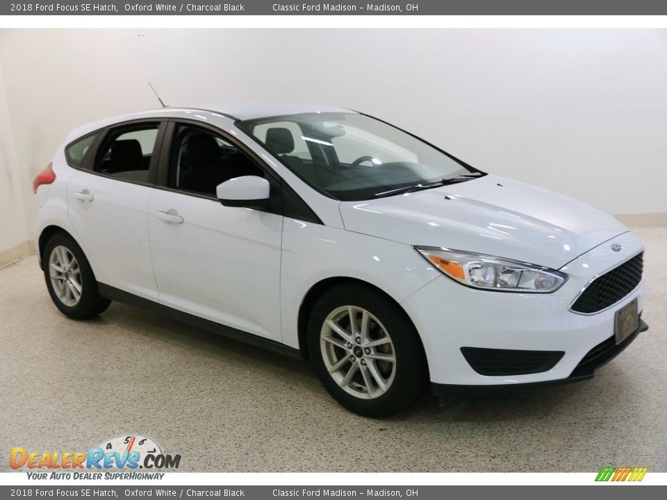 2018 Ford Focus SE Hatch Oxford White / Charcoal Black Photo #1