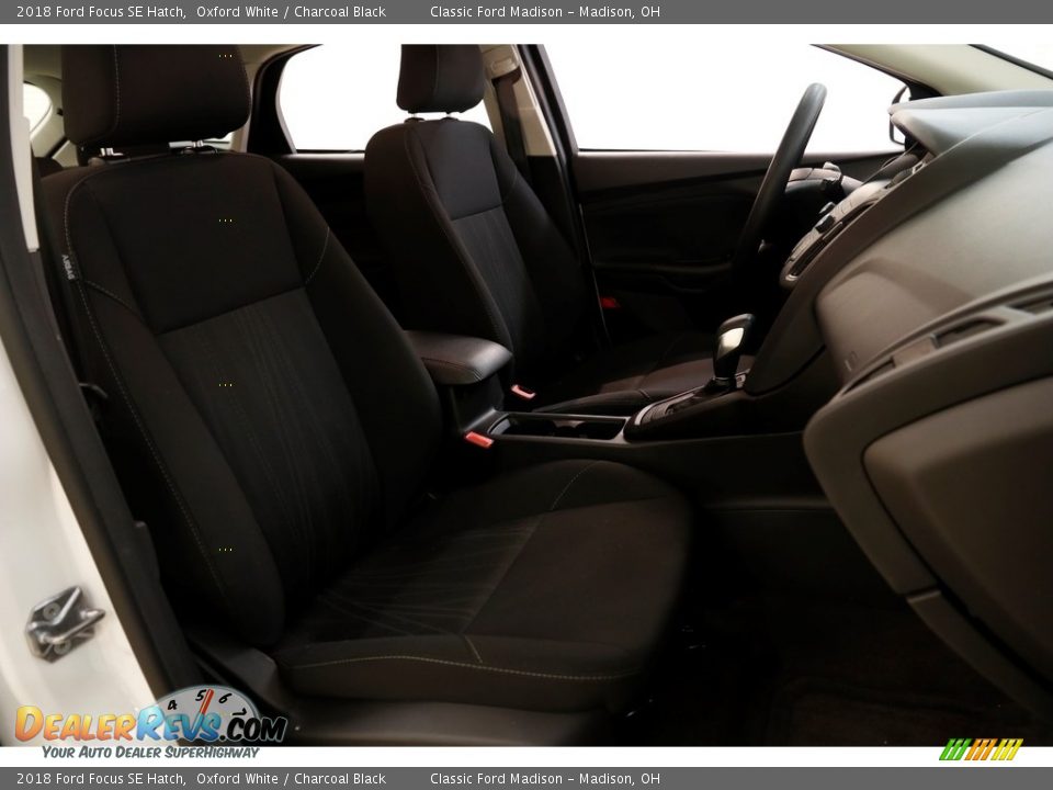 2018 Ford Focus SE Hatch Oxford White / Charcoal Black Photo #13