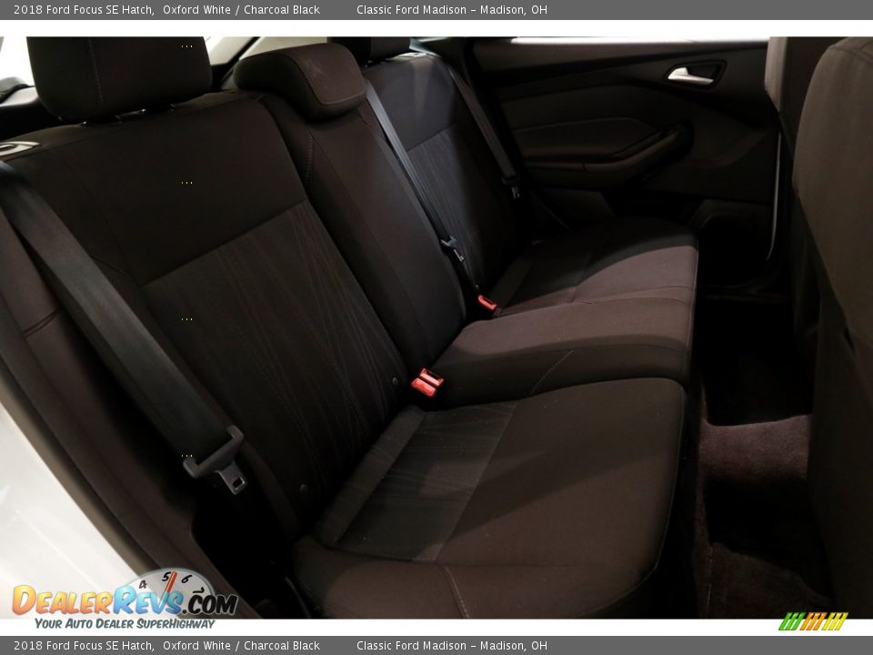 2018 Ford Focus SE Hatch Oxford White / Charcoal Black Photo #14