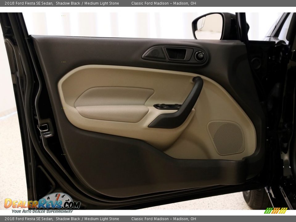 2018 Ford Fiesta SE Sedan Shadow Black / Medium Light Stone Photo #4