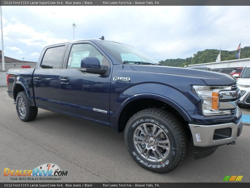 Front 3/4 View of 2019 Ford F150 Lariat SuperCrew 4x4 Photo #8