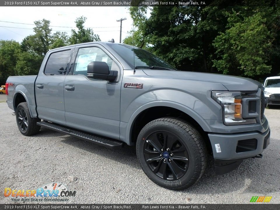 Front 3/4 View of 2019 Ford F150 XLT Sport SuperCrew 4x4 Photo #8