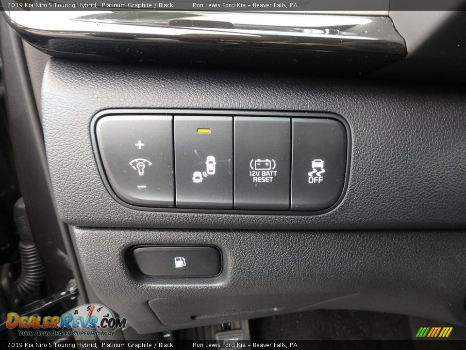 Controls of 2019 Kia Niro S Touring Hybrid Photo #13