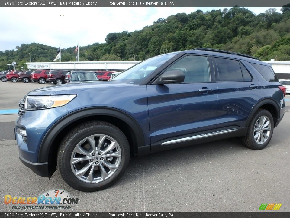 Front 3/4 View of 2020 Ford Explorer XLT 4WD Photo #7