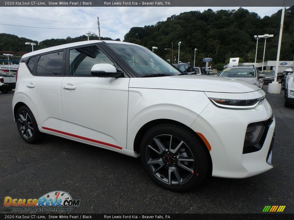 Front 3/4 View of 2020 Kia Soul GT-Line Photo #10