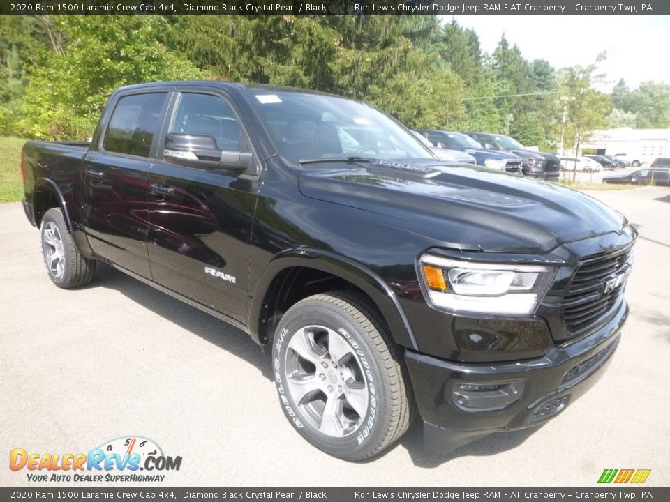 Front 3/4 View of 2020 Ram 1500 Laramie Crew Cab 4x4 Photo #7