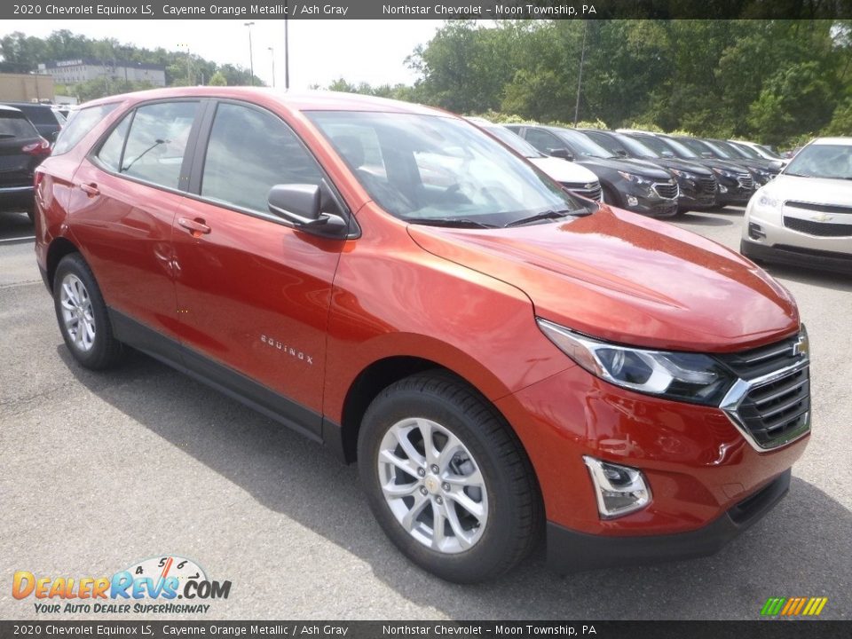 Front 3/4 View of 2020 Chevrolet Equinox LS Photo #7