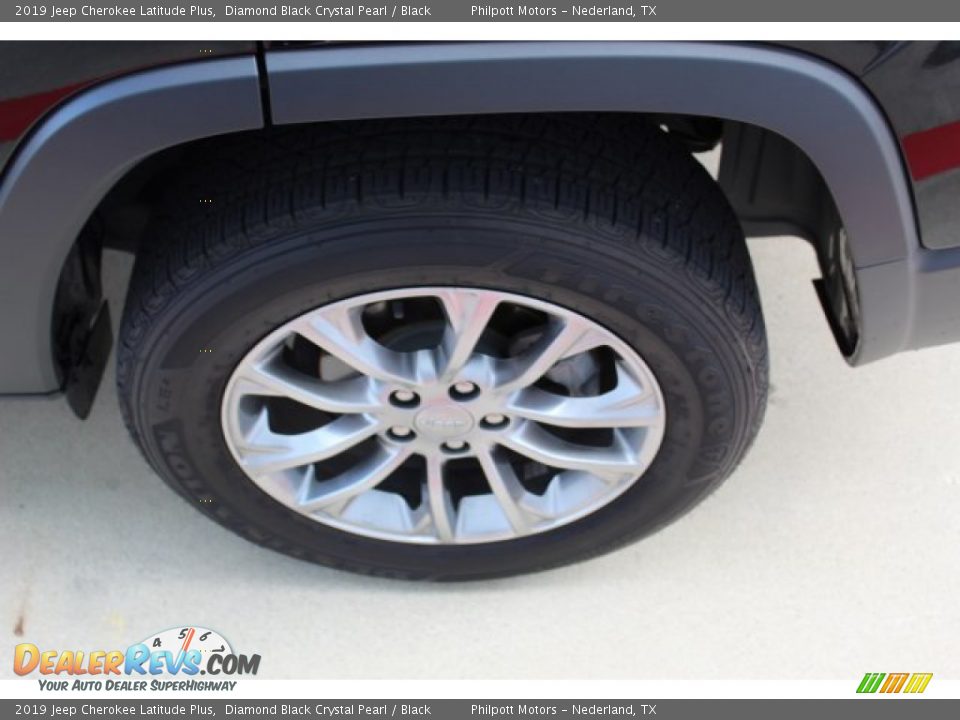2019 Jeep Cherokee Latitude Plus Diamond Black Crystal Pearl / Black Photo #6