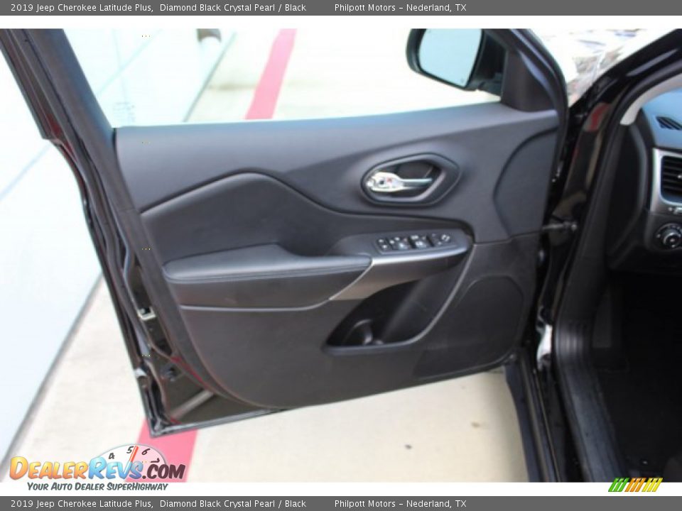 2019 Jeep Cherokee Latitude Plus Diamond Black Crystal Pearl / Black Photo #9