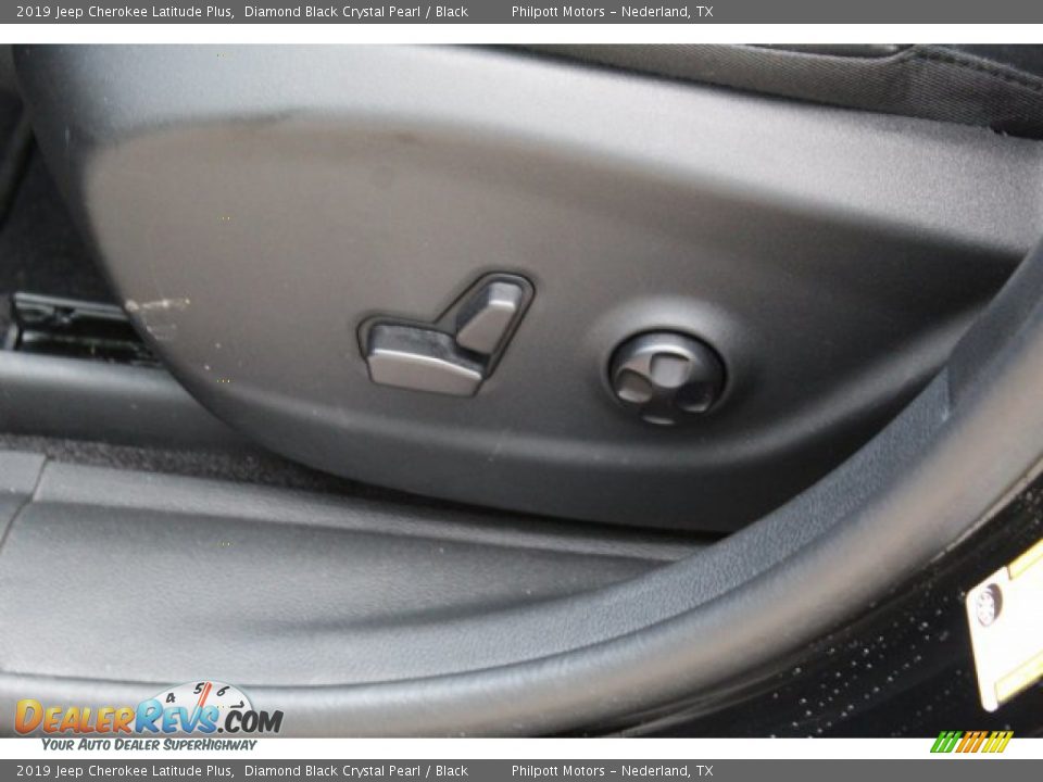 2019 Jeep Cherokee Latitude Plus Diamond Black Crystal Pearl / Black Photo #11