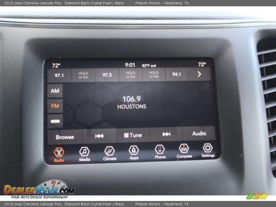 2019 Jeep Cherokee Latitude Plus Diamond Black Crystal Pearl / Black Photo #16