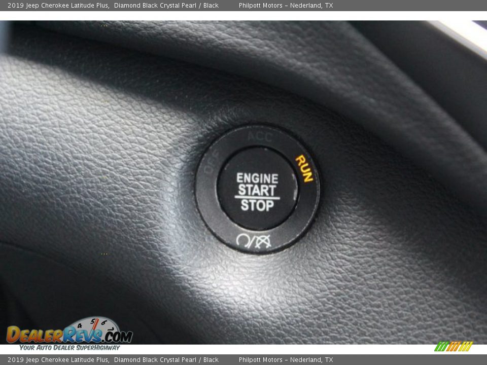 2019 Jeep Cherokee Latitude Plus Diamond Black Crystal Pearl / Black Photo #18