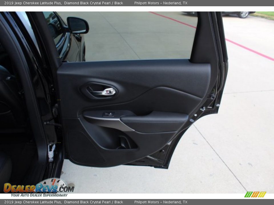 2019 Jeep Cherokee Latitude Plus Diamond Black Crystal Pearl / Black Photo #25