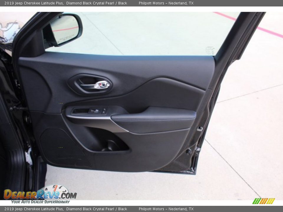 2019 Jeep Cherokee Latitude Plus Diamond Black Crystal Pearl / Black Photo #27