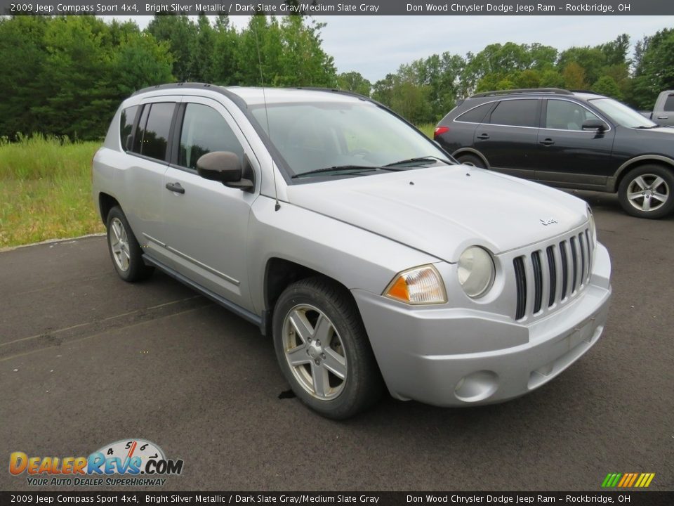 2009 Jeep Compass Sport 4x4 Bright Silver Metallic / Dark Slate Gray/Medium Slate Gray Photo #1