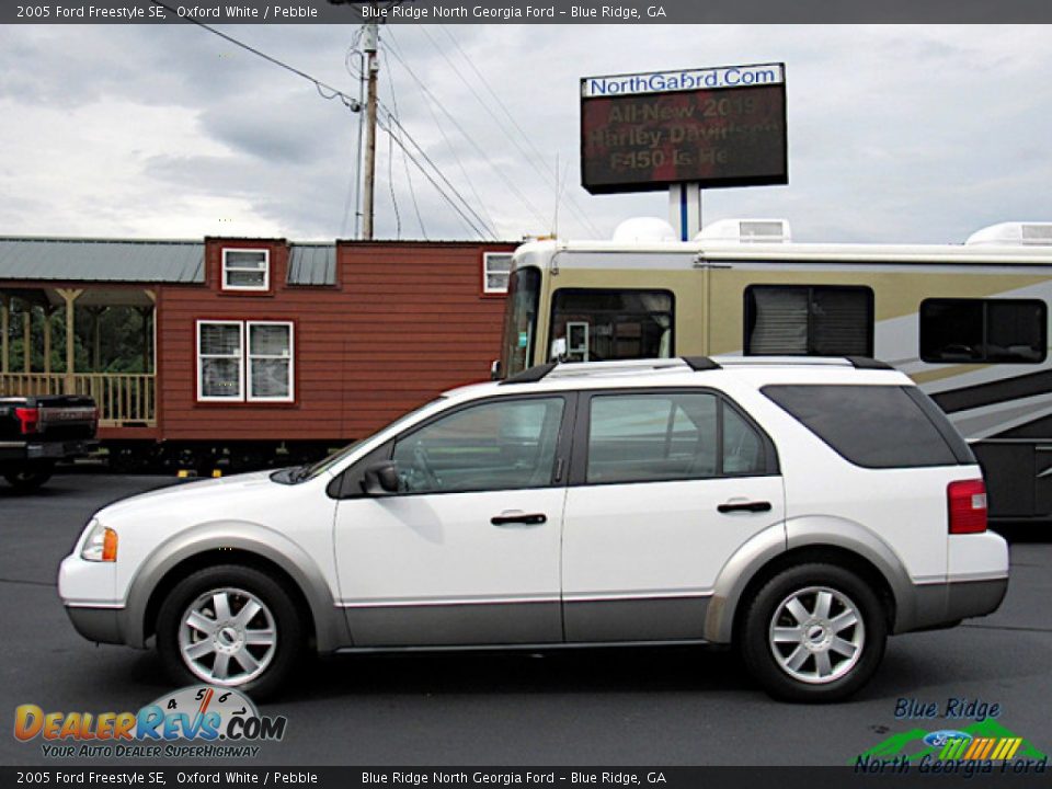 2005 Ford Freestyle SE Oxford White / Pebble Photo #2