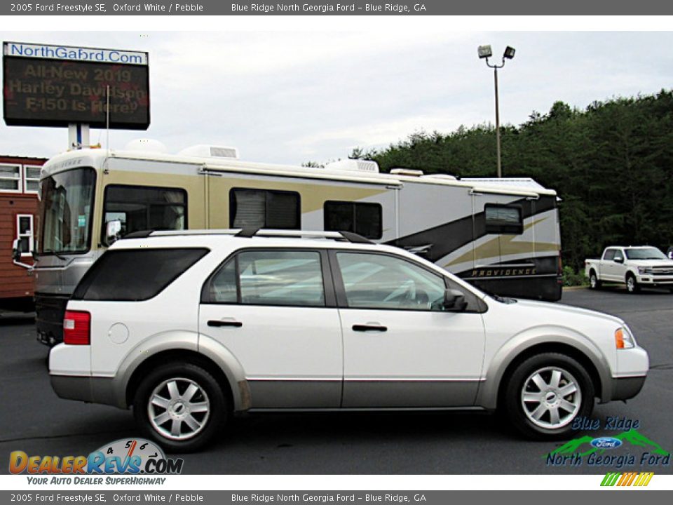 2005 Ford Freestyle SE Oxford White / Pebble Photo #6