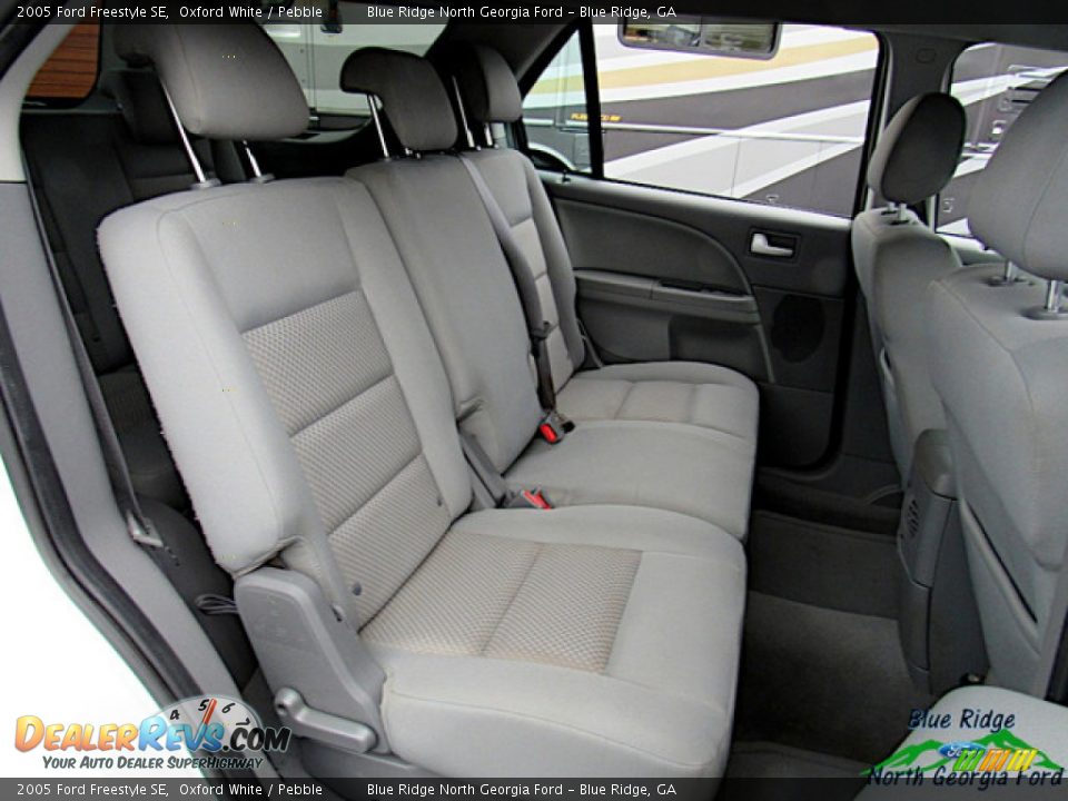 2005 Ford Freestyle SE Oxford White / Pebble Photo #12
