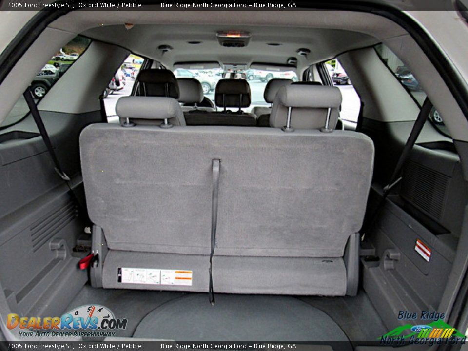 2005 Ford Freestyle SE Oxford White / Pebble Photo #14