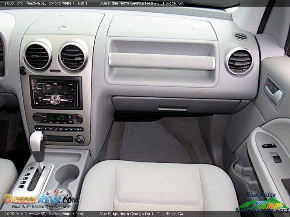2005 Ford Freestyle SE Oxford White / Pebble Photo #17