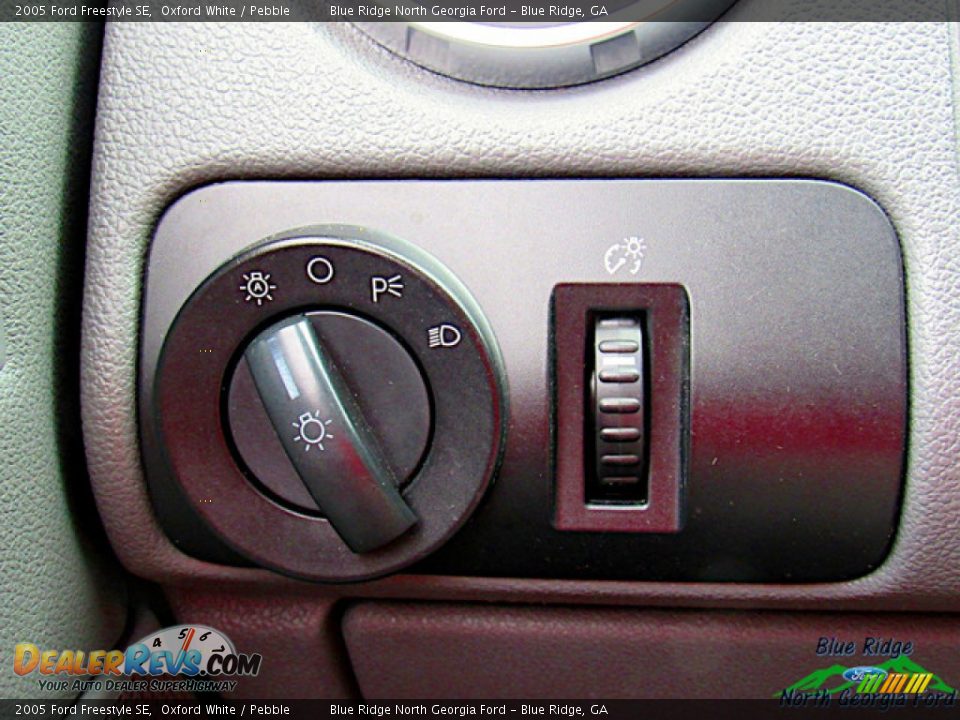 2005 Ford Freestyle SE Oxford White / Pebble Photo #21