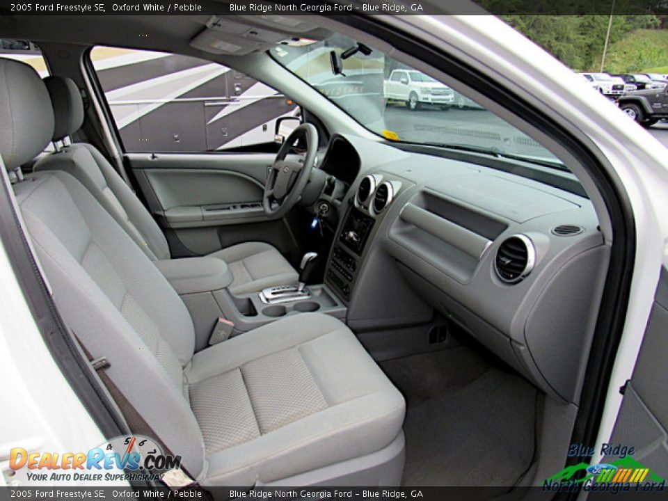 2005 Ford Freestyle SE Oxford White / Pebble Photo #26