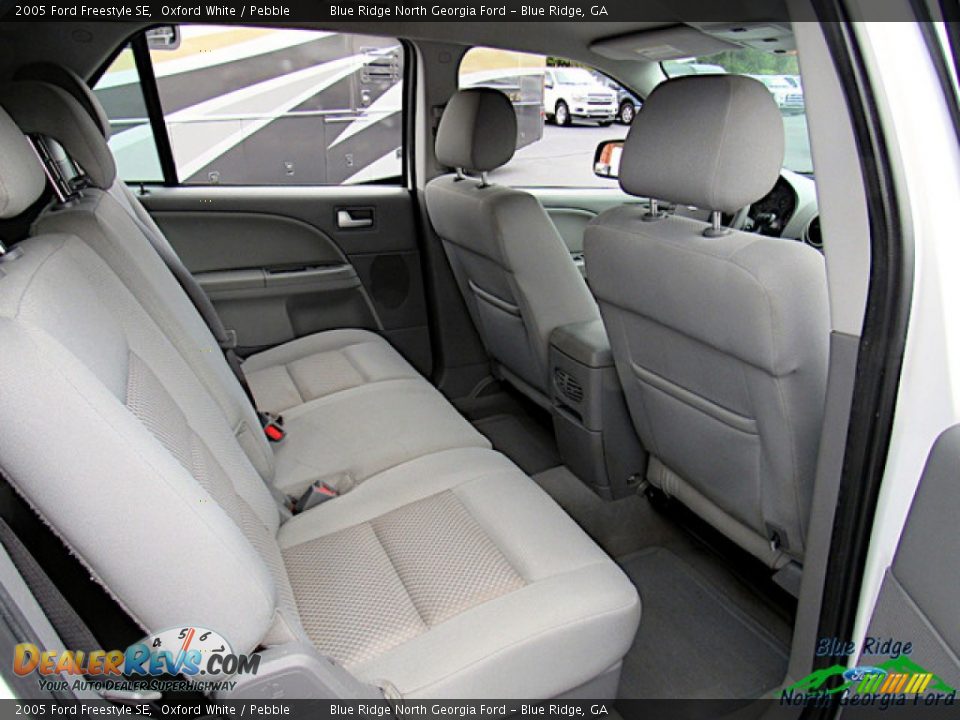 2005 Ford Freestyle SE Oxford White / Pebble Photo #27