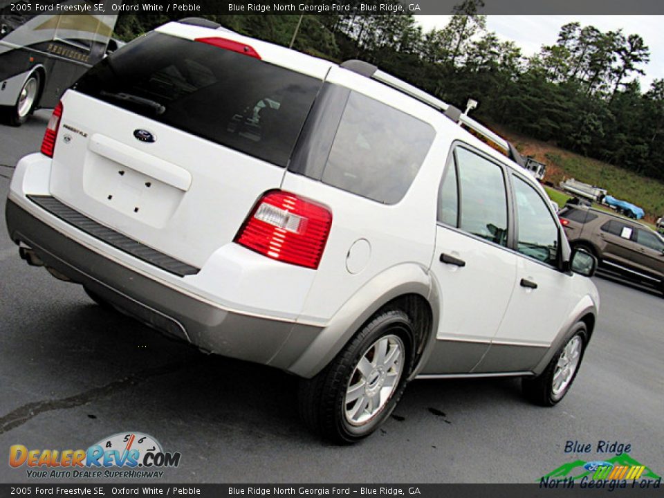 2005 Ford Freestyle SE Oxford White / Pebble Photo #30