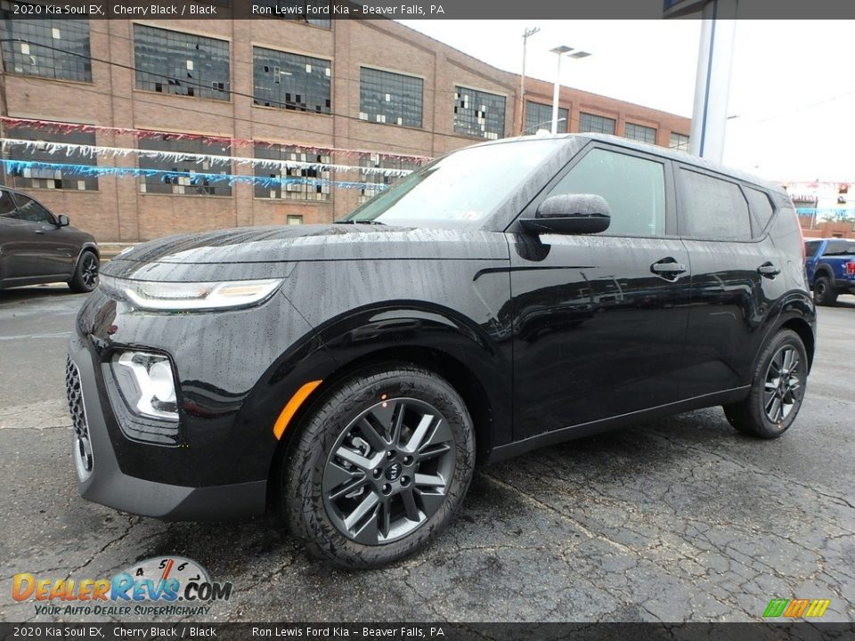 Front 3/4 View of 2020 Kia Soul EX Photo #7