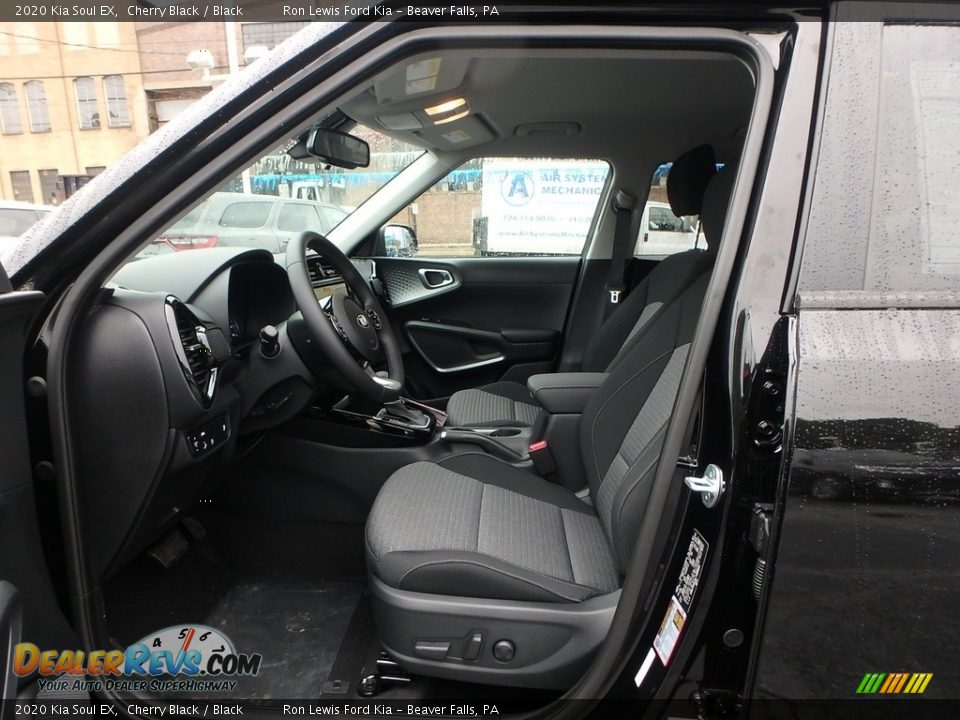 Front Seat of 2020 Kia Soul EX Photo #12