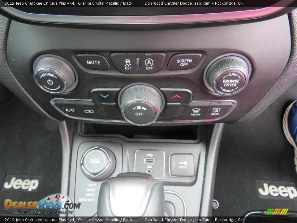 2019 Jeep Cherokee Latitude Plus 4x4 Granite Crystal Metallic / Black Photo #10