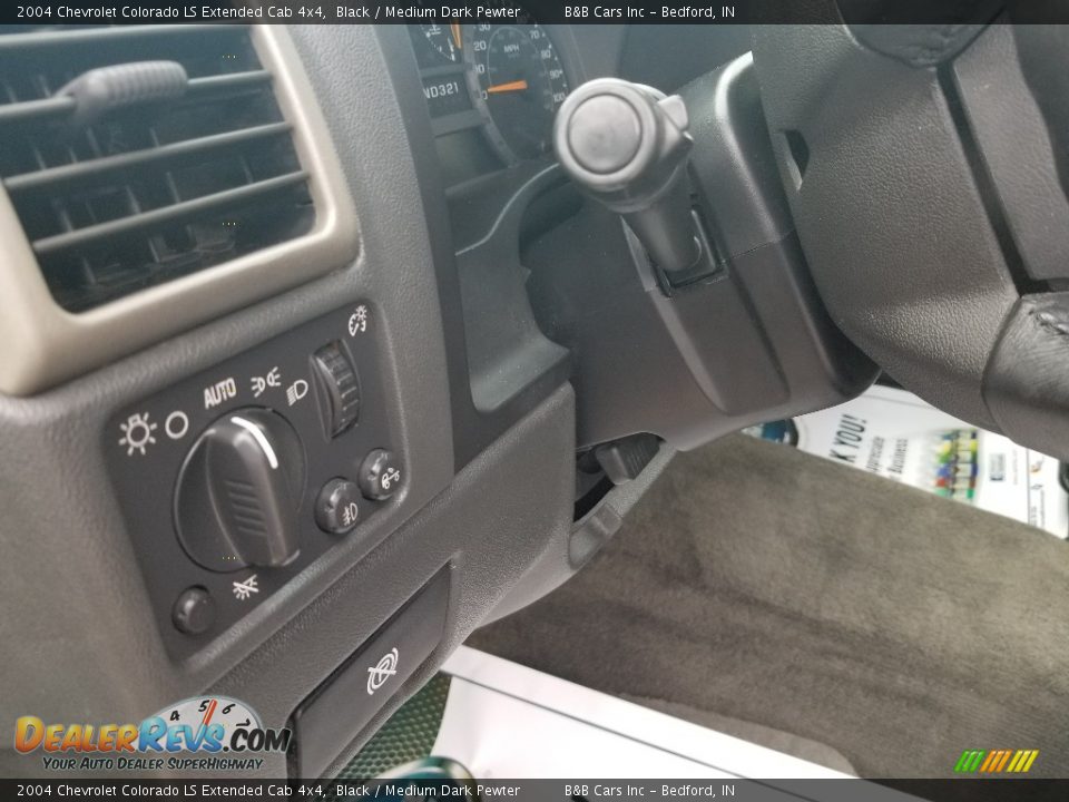 2004 Chevrolet Colorado LS Extended Cab 4x4 Black / Medium Dark Pewter Photo #13