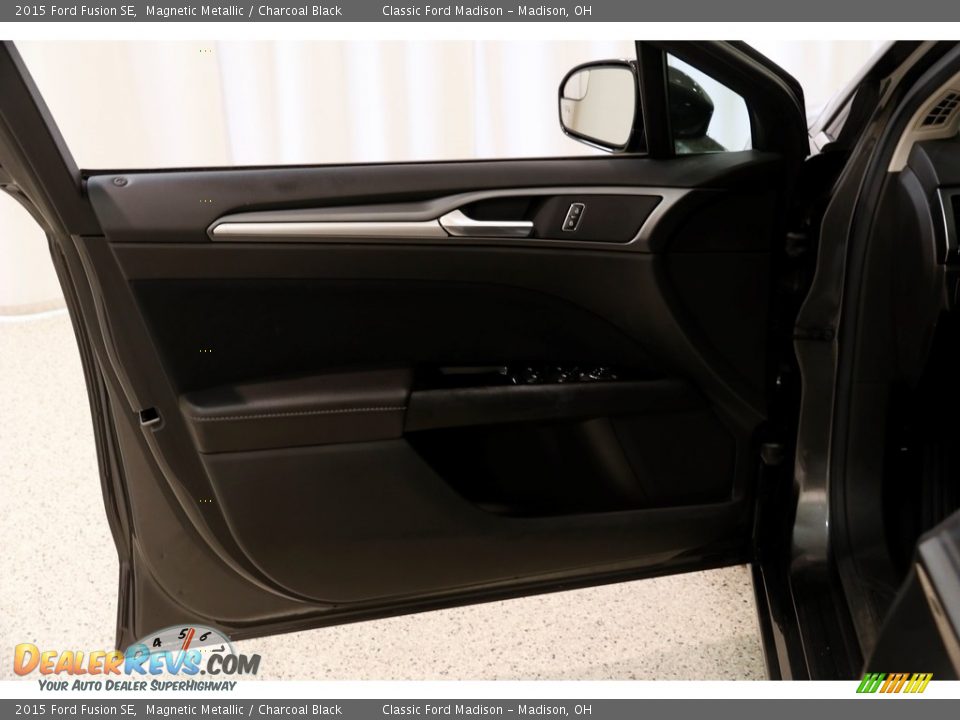 2015 Ford Fusion SE Magnetic Metallic / Charcoal Black Photo #5
